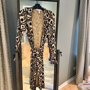 DVF Vintage Beige and Black Wrap Dress 100% Silk
